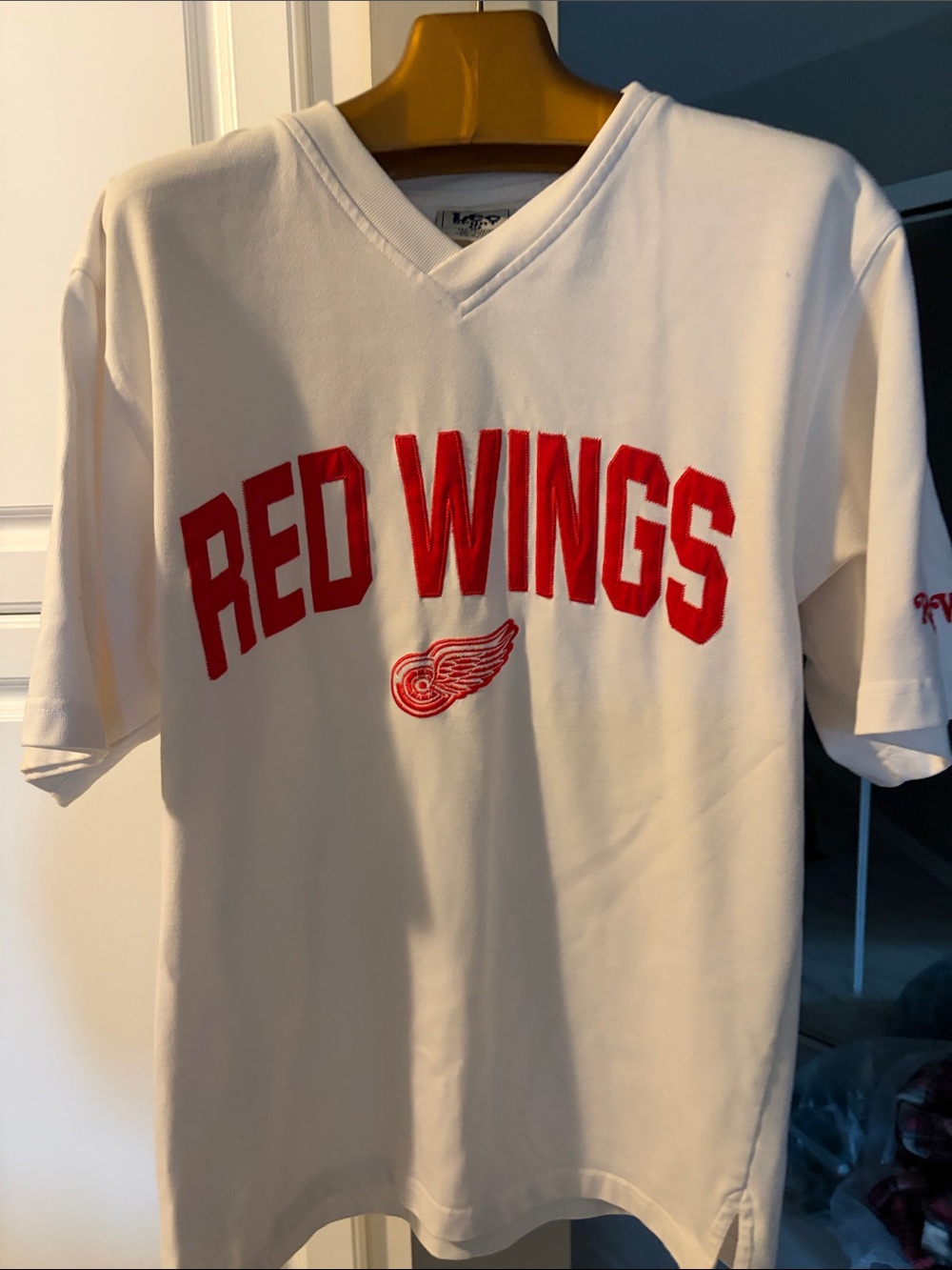 Vintage Detroit Red Wings White V-Neck Jersey Tee size medium by LEE-Hockey